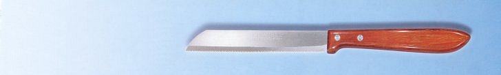 Kitchen knife, serrated edge